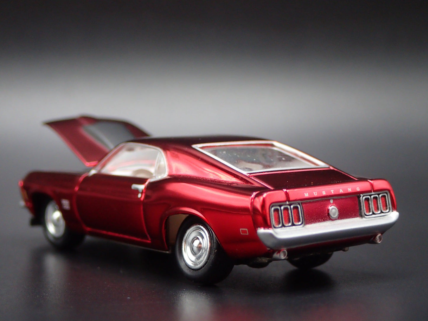 1970 70 FORD MUSTANG FASTBACK BOSS 429 RARE 1:64 SCALE DIORAMA DIECAST MODEL CAR