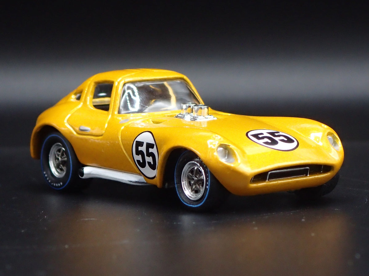 1963 63 CHEETAH RACE CAR YELLOW 1:64 SCALE COLLECTIBLE DIORAMA DIECAST MODEL CAR