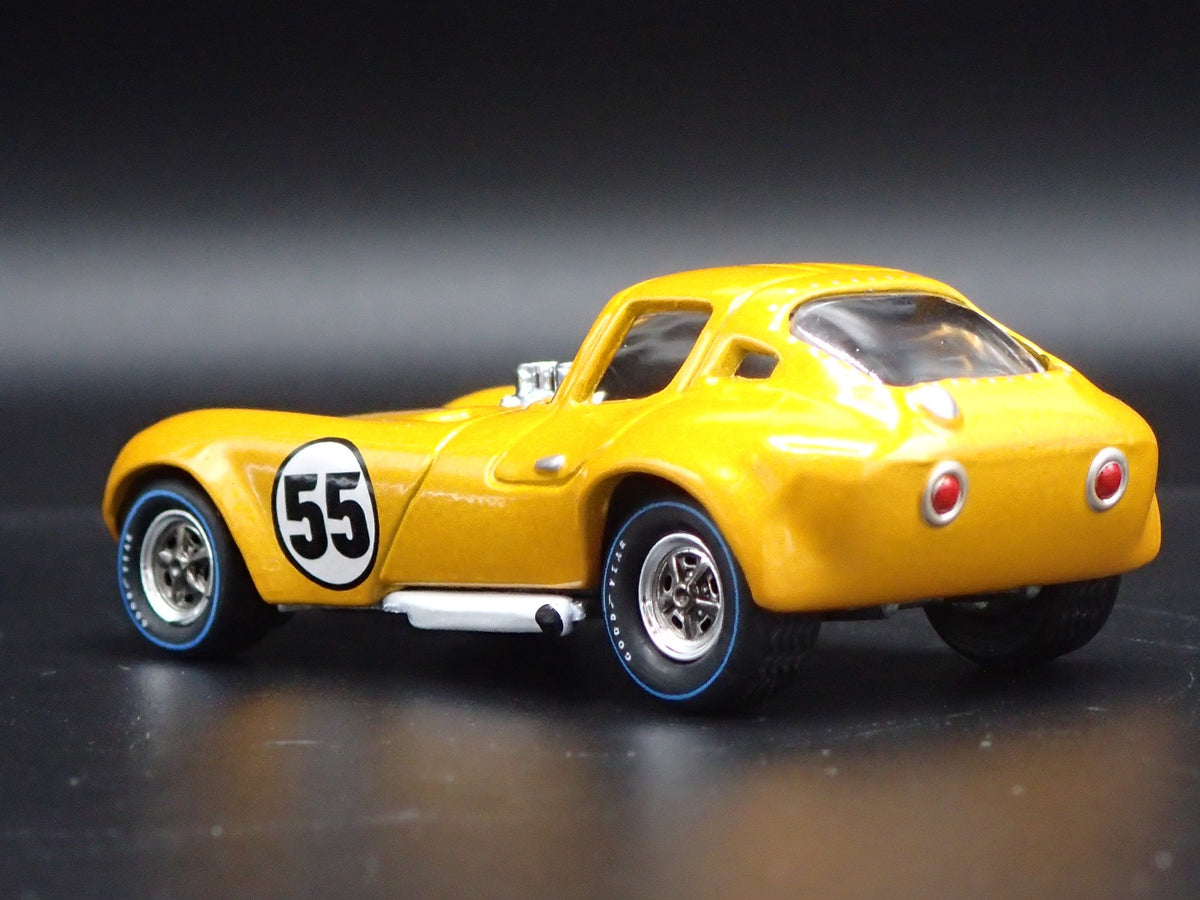 1963 63 CHEETAH RACE CAR YELLOW 1:64 SCALE COLLECTIBLE DIORAMA DIECAST MODEL CAR