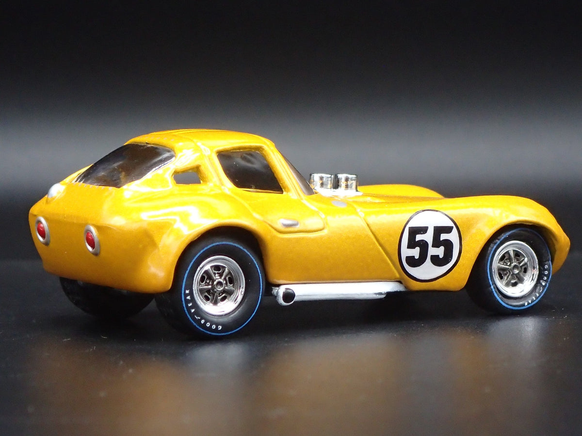 1963 63 CHEETAH RACE CAR YELLOW 1:64 SCALE COLLECTIBLE DIORAMA DIECAST MODEL CAR