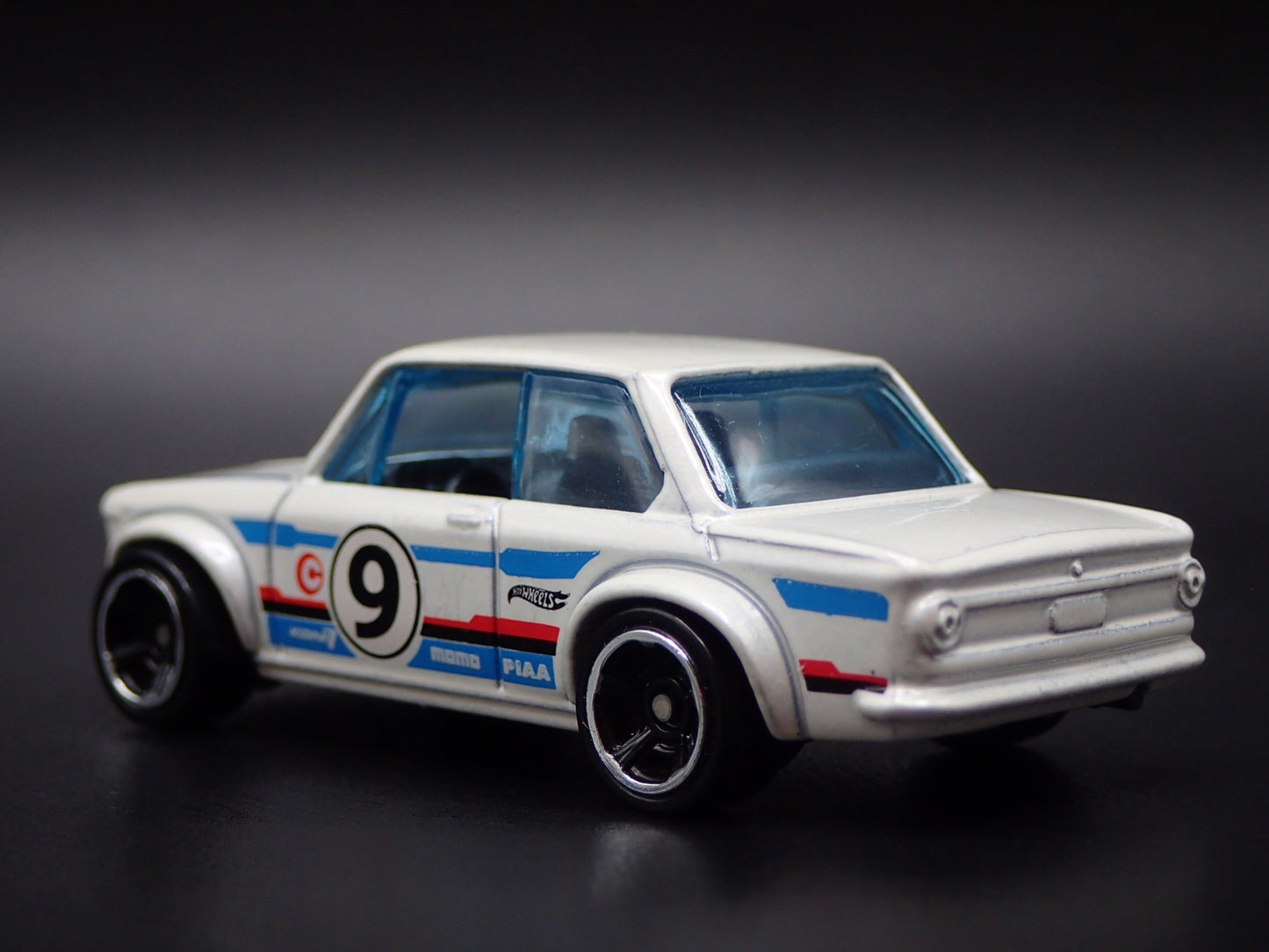 1966-1977 BMW 2002 WHITE 1:64 SCALE COLLECTIBLE DIORAMA DIECAST MODEL CAR