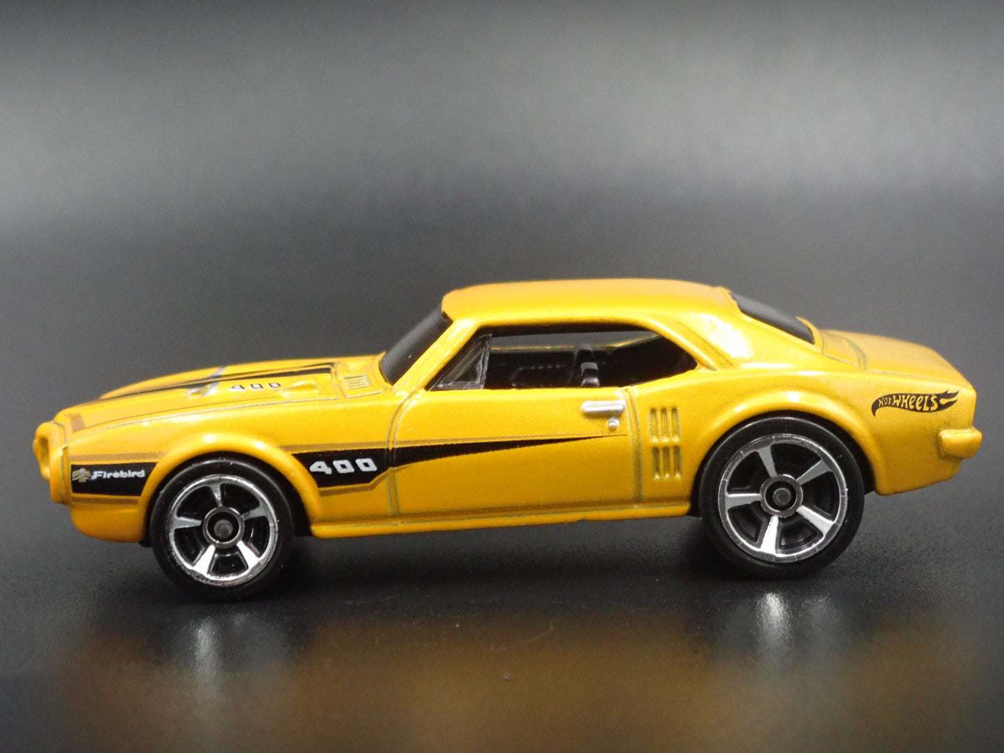 1967 67 PONTIAC FIREBIRD 400 YELLOW 1:64 SCALE COLLECTIBLE DIECAST MODEL CAR