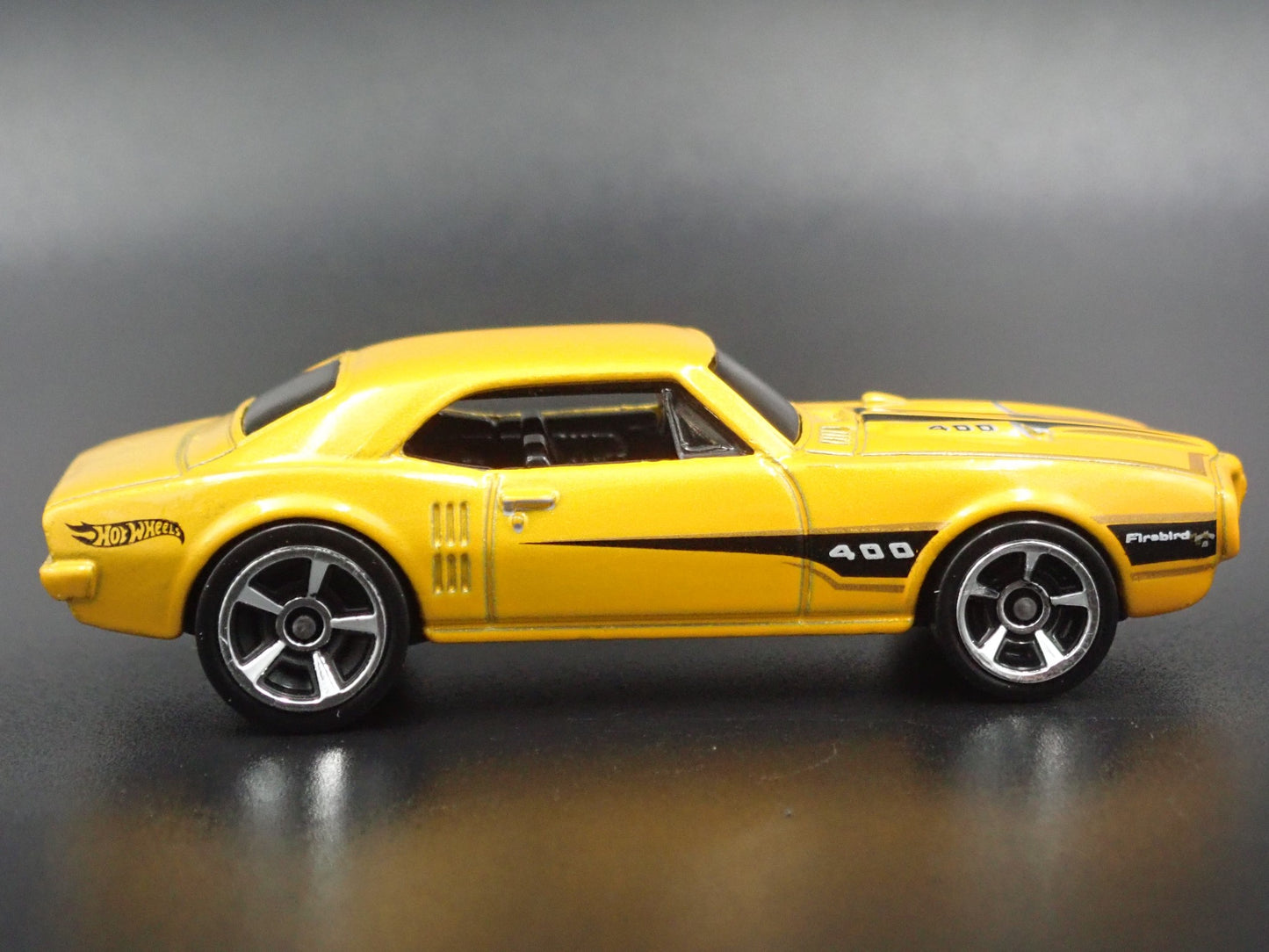 1967 67 PONTIAC FIREBIRD 400 YELLOW 1:64 SCALE COLLECTIBLE DIECAST MODEL CAR