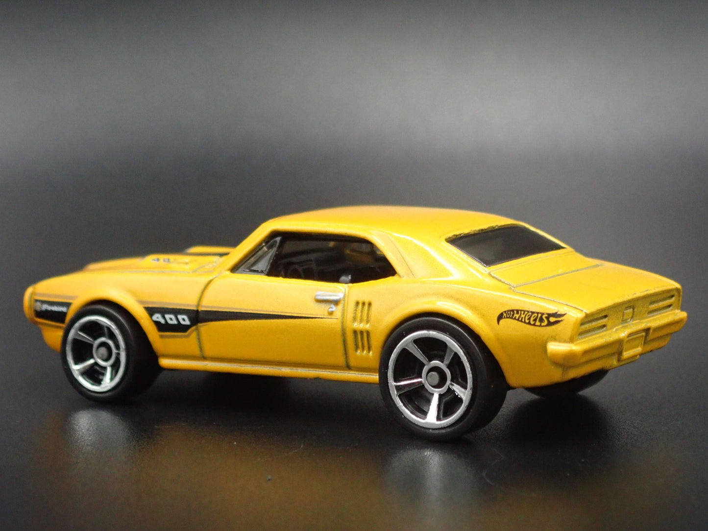 1967 67 PONTIAC FIREBIRD 400 YELLOW 1:64 SCALE COLLECTIBLE DIECAST MODEL CAR