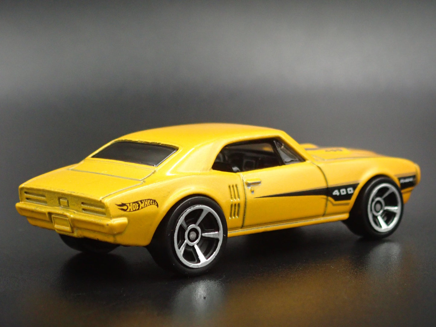1967 67 PONTIAC FIREBIRD 400 YELLOW 1:64 SCALE COLLECTIBLE DIECAST MODEL CAR