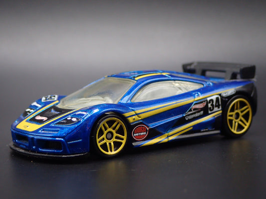 1995-1996 MCLAREN F1 GTR SUPER CAR BLUE 1:64 SCALE DIORAMA DIECAST MODEL CAR