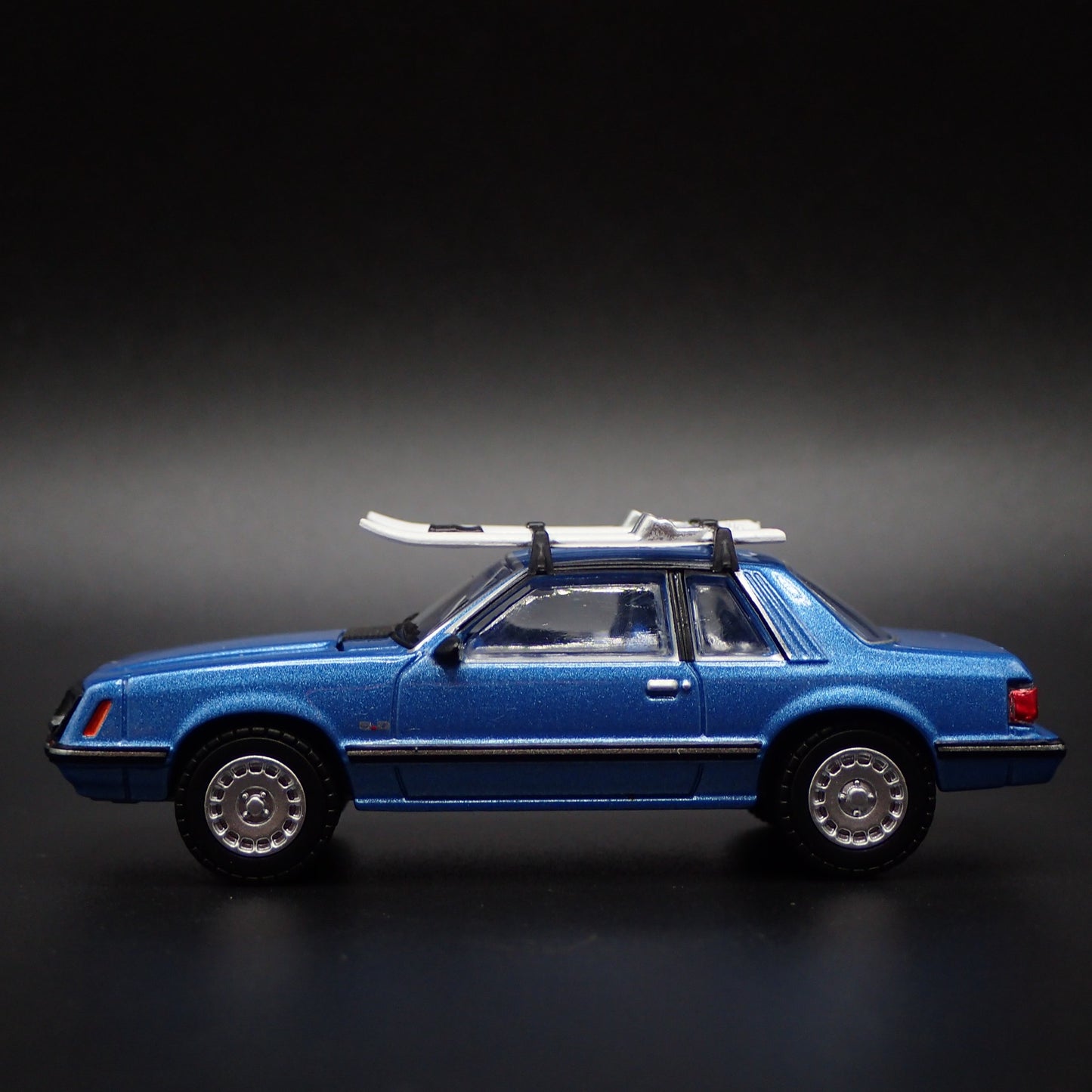 1981 81 FORD MUSTANG COUPE GHIA FOX BODY 1:64 SCALE DIORAMA DIECAST MODEL CAR