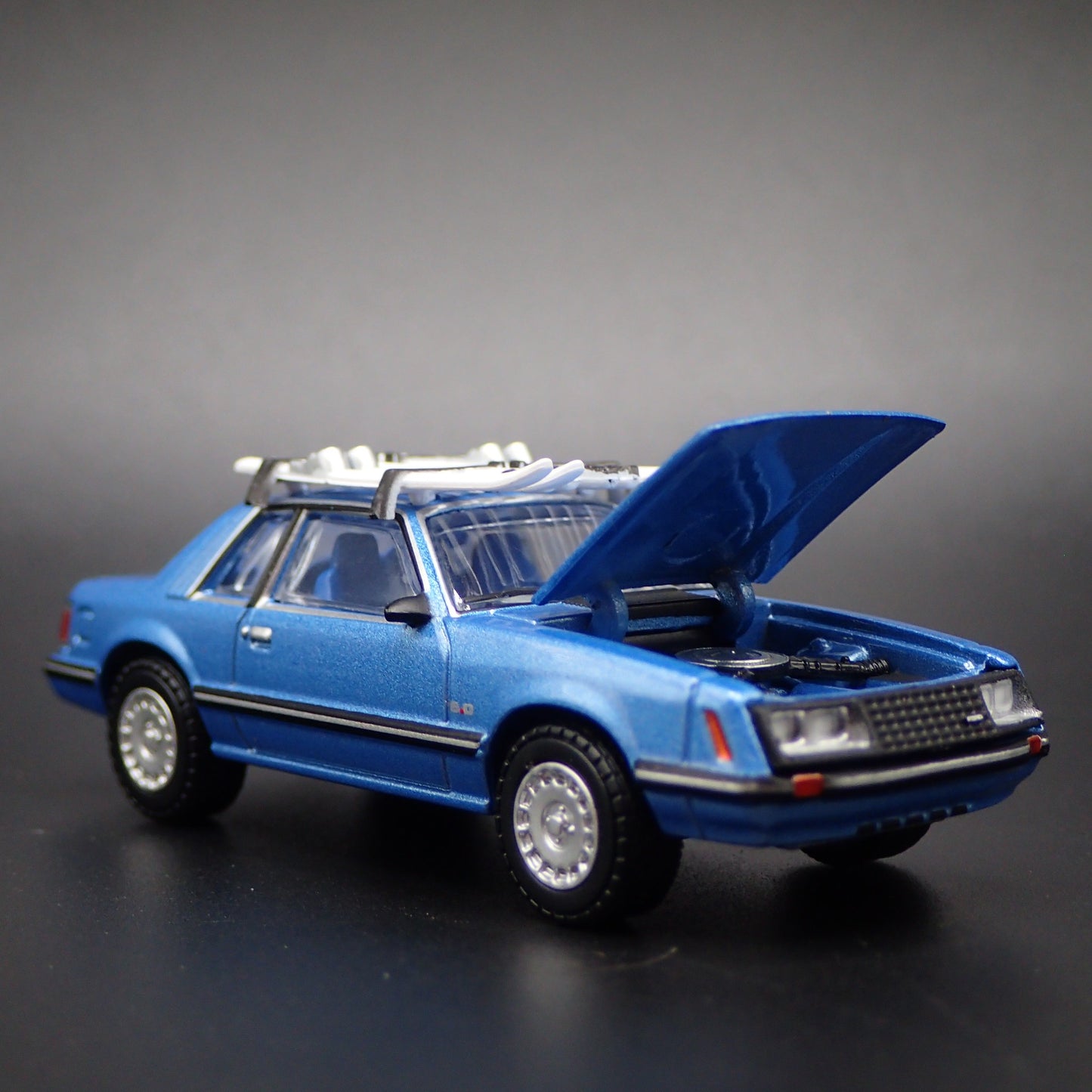1981 81 FORD MUSTANG COUPE GHIA FOX BODY 1:64 SCALE DIORAMA DIECAST MODEL CAR