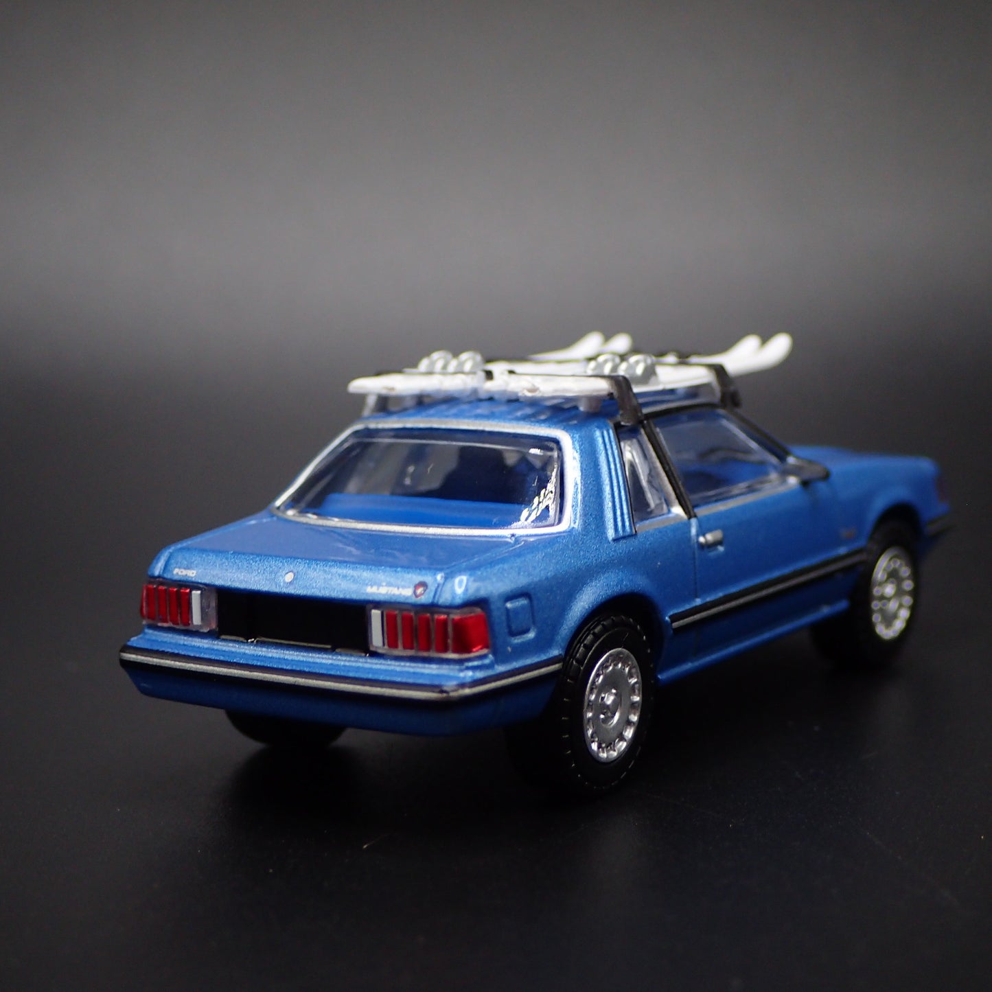 1981 81 FORD MUSTANG COUPE GHIA FOX BODY 1:64 SCALE DIORAMA DIECAST MODEL CAR