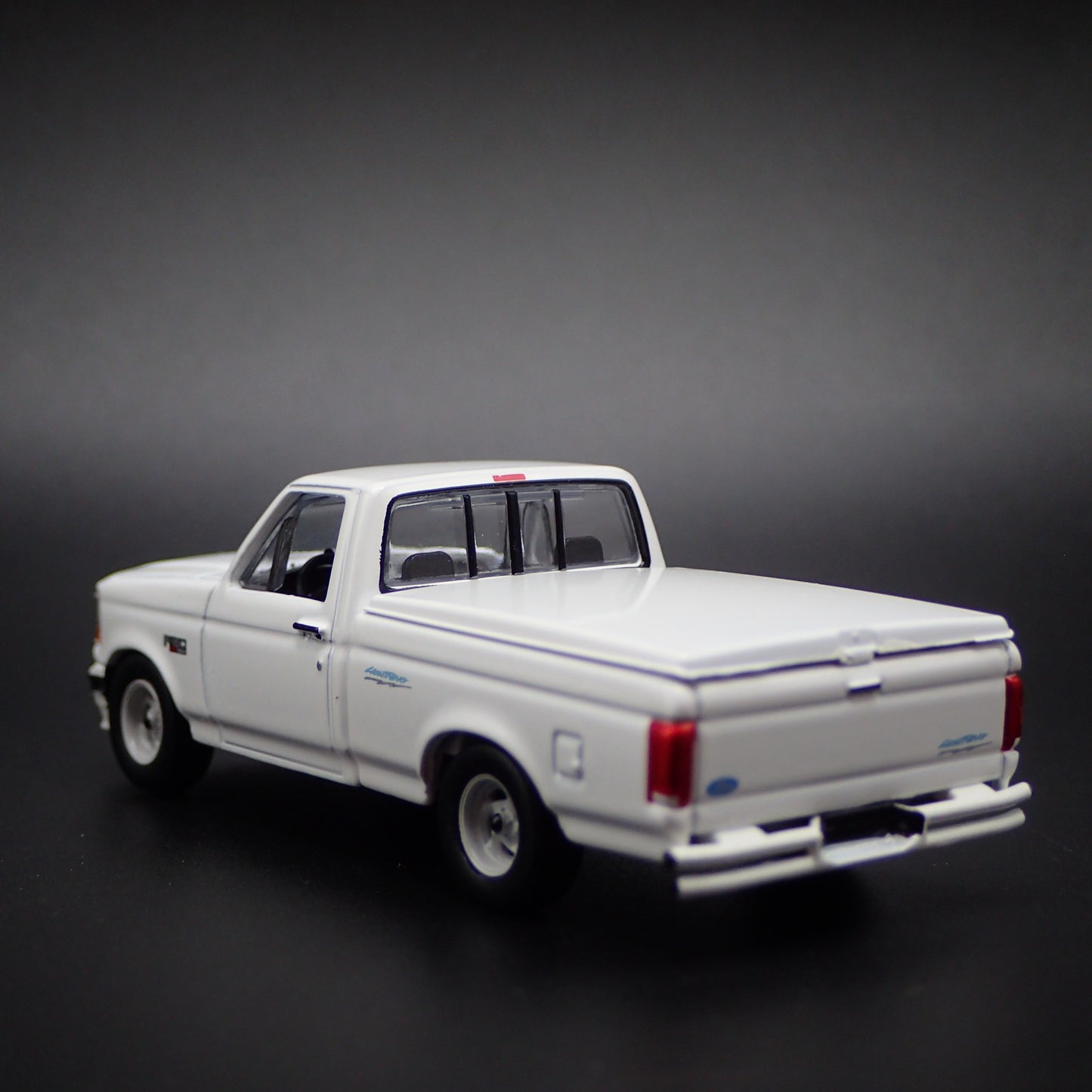 1994 94 FORD SVT F150 LIGHTNING PICKUP TRUCK WHITE 1:64 SCALE DIECAST MODEL CAR