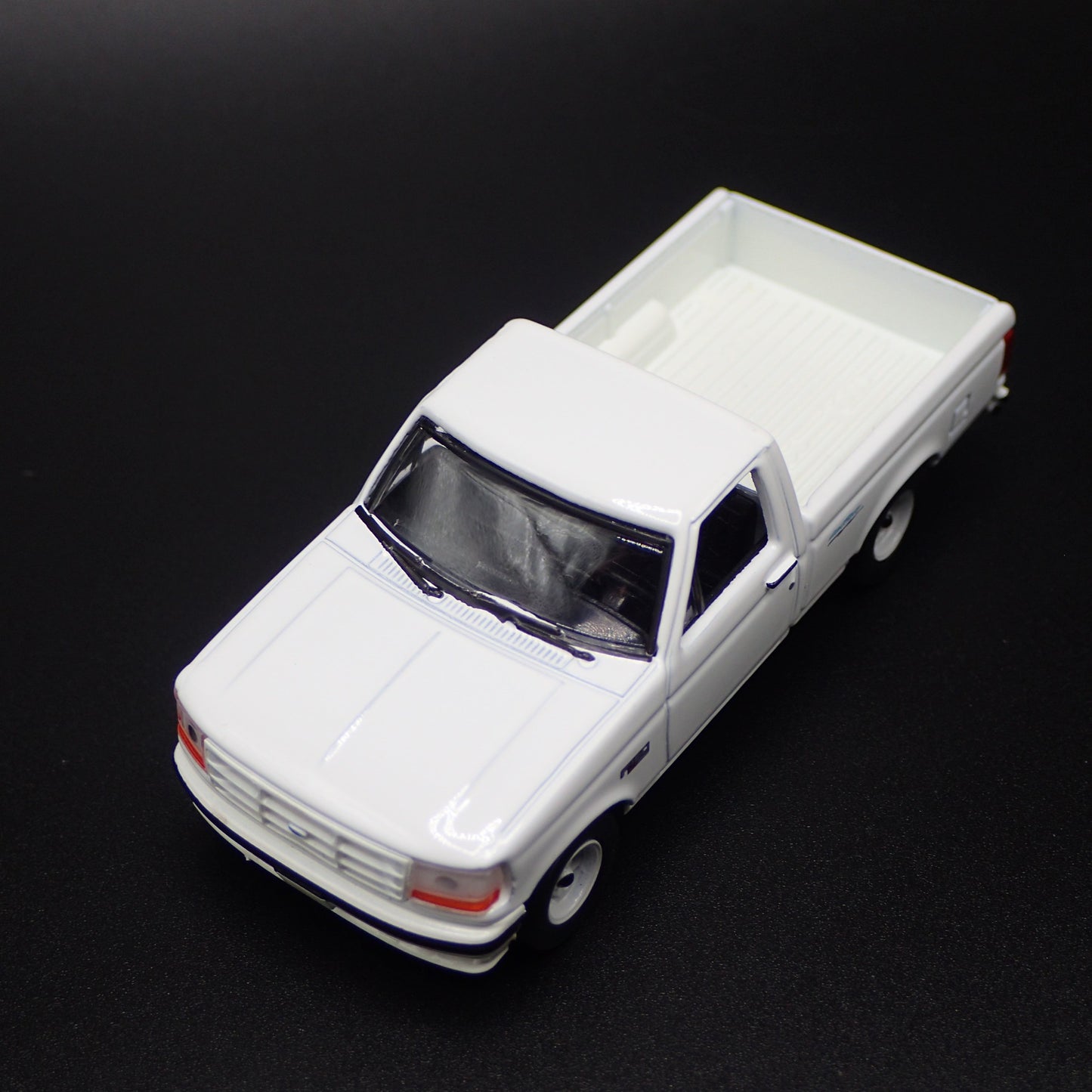1994 94 FORD SVT F150 LIGHTNING PICKUP TRUCK WHITE 1:64 SCALE DIECAST MODEL CAR