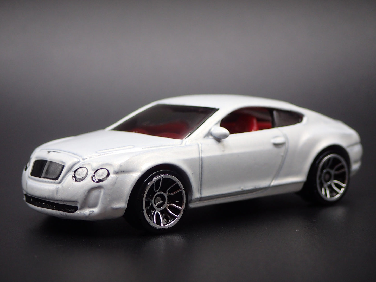 2009-2011 BENTLEY CONTINENTAL SUPERSPORTS 1:64 SCALE DIORAMA DIECAST MODEL CAR