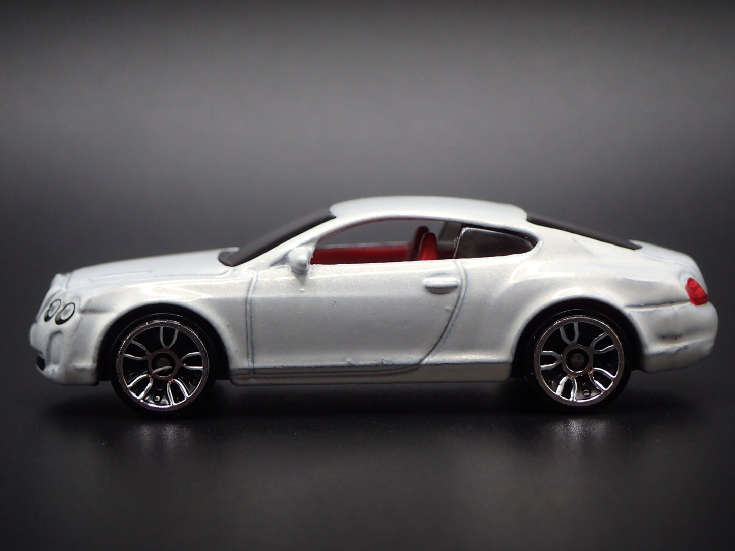 2009-2011 BENTLEY CONTINENTAL SUPERSPORTS 1:64 SCALE DIORAMA DIECAST MODEL CAR