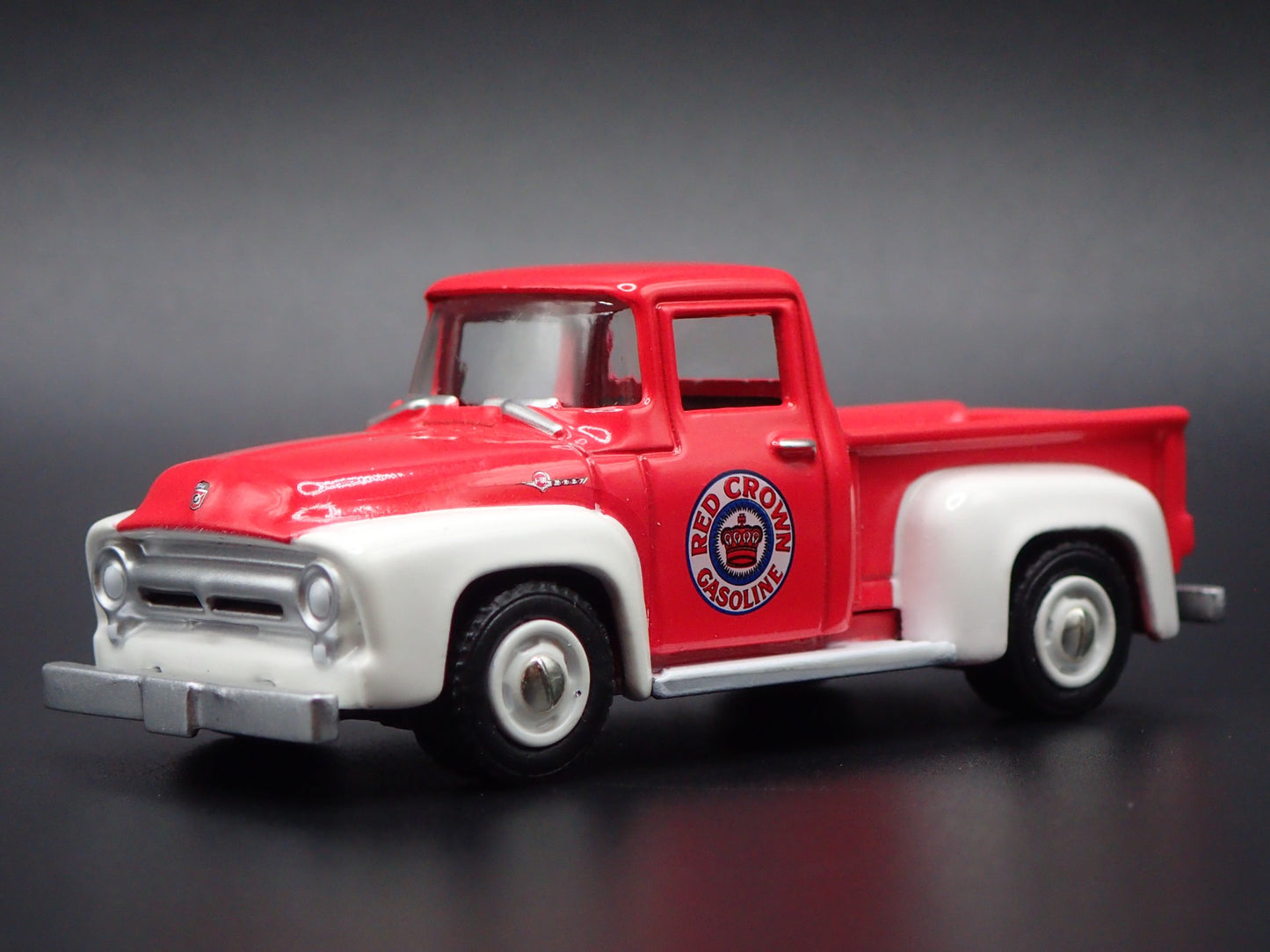 1954 54 FORD F100 PICKUP TRUCK RED CROWN 1/64 SCALE DIORAMA DIECAST MODEL CAR