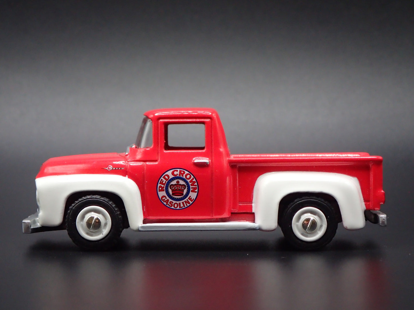 1954 54 FORD F100 PICKUP TRUCK RED CROWN 1/64 SCALE DIORAMA DIECAST MODEL CAR