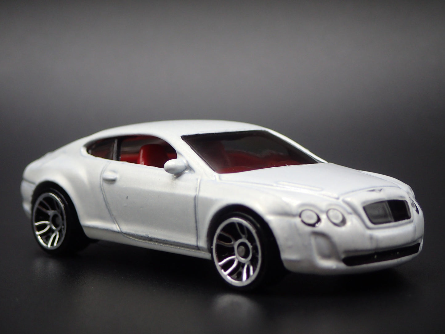 2009-2011 BENTLEY CONTINENTAL SUPERSPORTS 1:64 SCALE DIORAMA DIECAST MODEL CAR