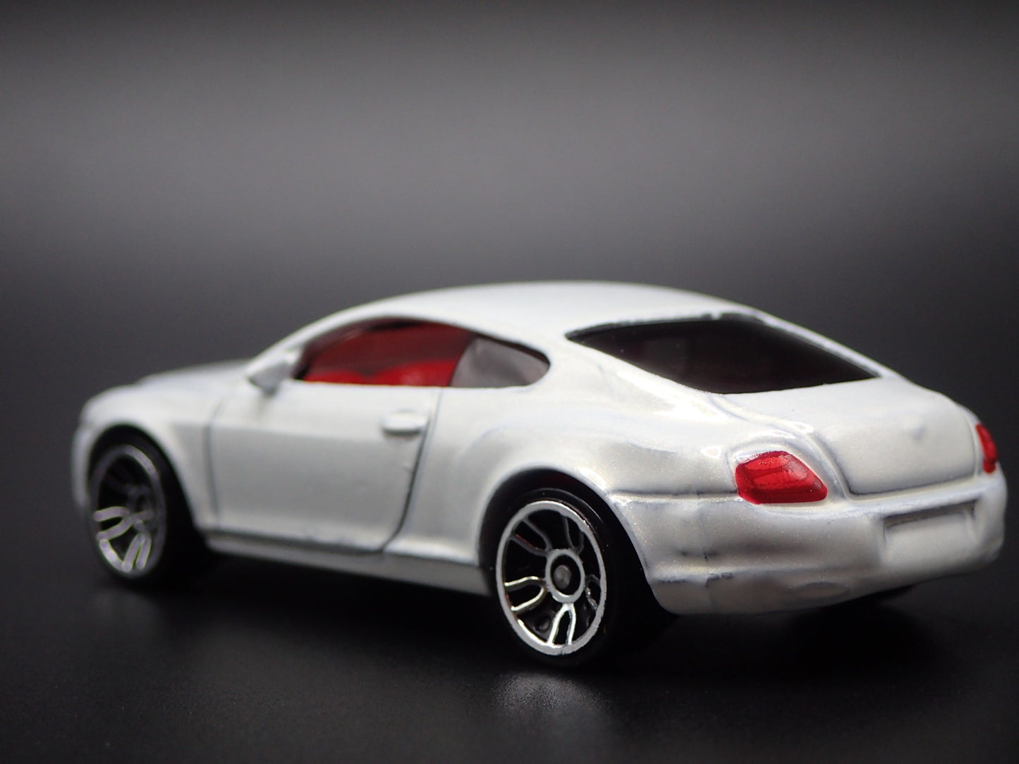 2009-2011 BENTLEY CONTINENTAL SUPERSPORTS 1:64 SCALE DIORAMA DIECAST MODEL CAR