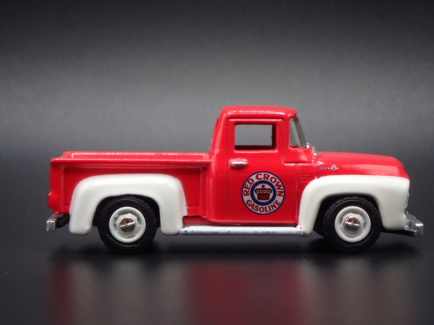 1954 54 FORD F100 PICKUP TRUCK RED CROWN 1/64 SCALE DIORAMA DIECAST MODEL CAR