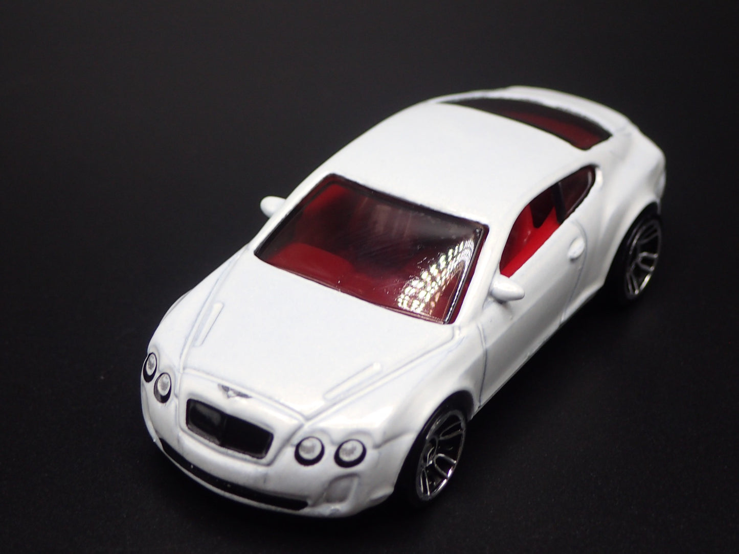 2009-2011 BENTLEY CONTINENTAL SUPERSPORTS 1:64 SCALE DIORAMA DIECAST MODEL CAR