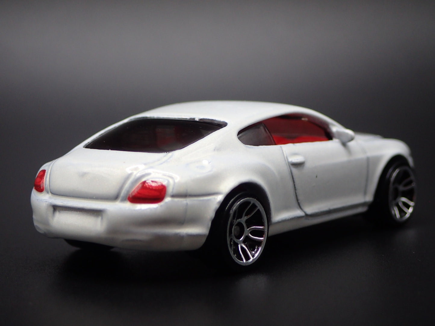 2009-2011 BENTLEY CONTINENTAL SUPERSPORTS 1:64 SCALE DIORAMA DIECAST MODEL CAR