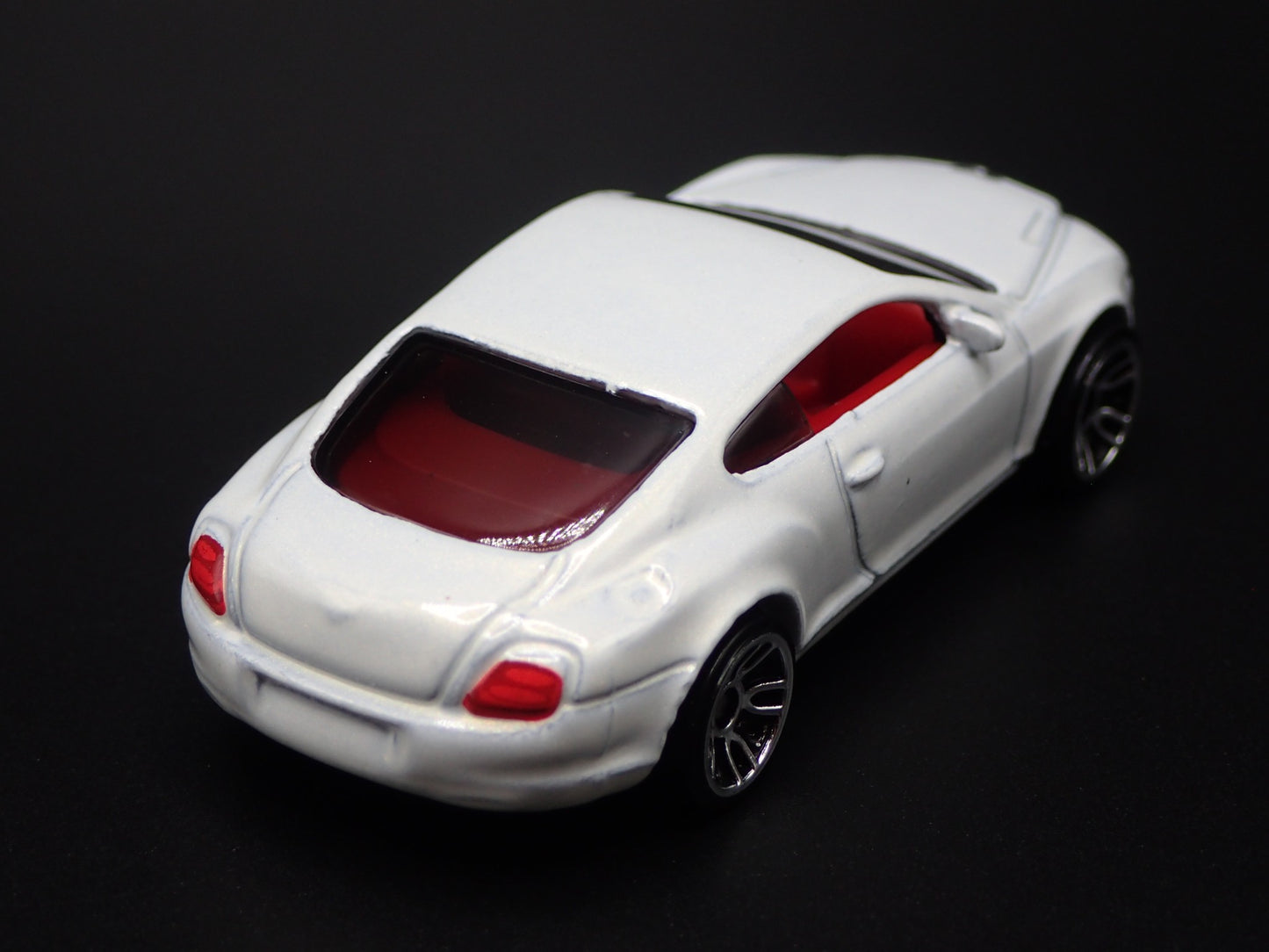 2009-2011 BENTLEY CONTINENTAL SUPERSPORTS 1:64 SCALE DIORAMA DIECAST MODEL CAR