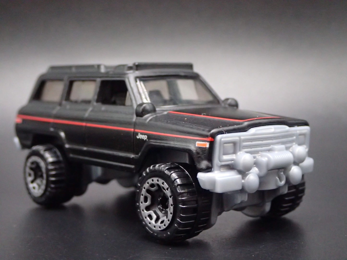 1980-1991 JEEP WAGONEER BLACK 1:64 SCALE COLLECTIBLE DIORAMA DIECAST MODEL CAR