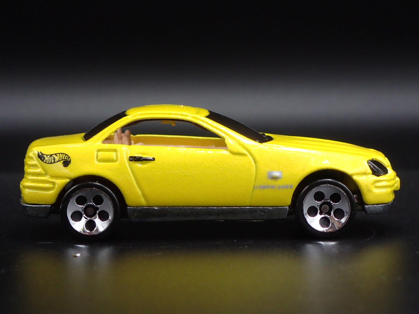 1996-2004 MERCEDES-BENZ SLK YELLOW 1:64 SCALE COLLECTIBLE DIECAST MODEL CAR