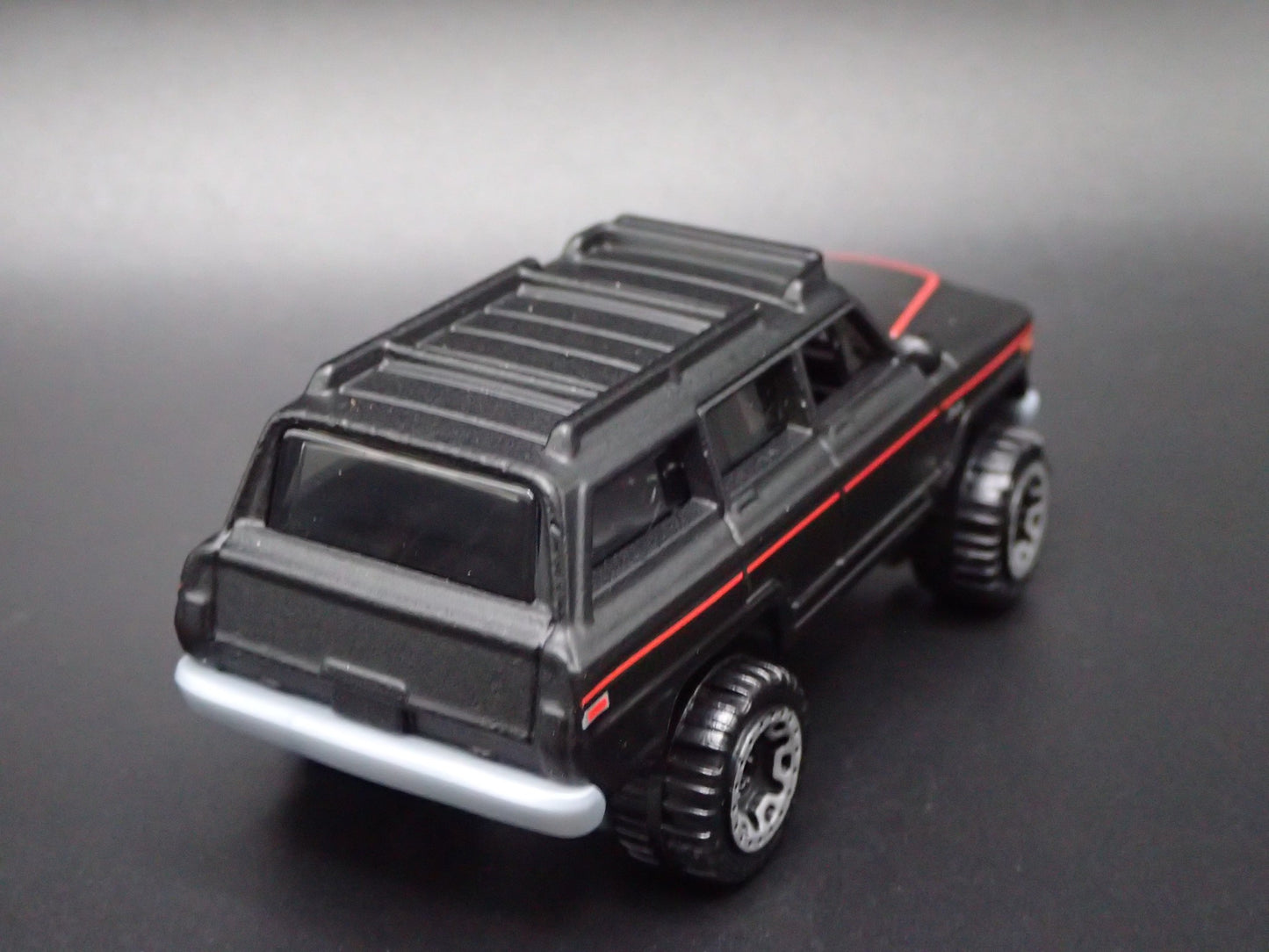 1980-1991 JEEP WAGONEER BLACK 1:64 SCALE COLLECTIBLE DIORAMA DIECAST MODEL CAR