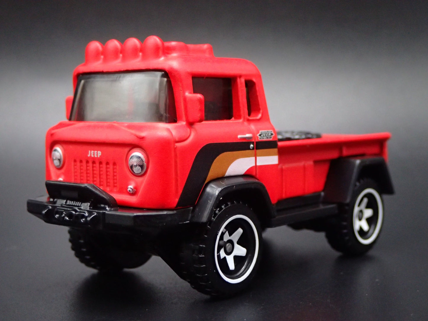 1956-1965 JEEP FC FORWARD CONTROL TRUCK RED 1:64 SCALE DIORAMA DIECAST MODEL CAR
