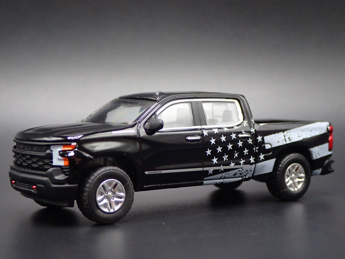 2019-2025 CHEVY CHEVROLET SILVERADO TRUCK USA FLAG 1/64 SCALE DIECAST MODEL CAR