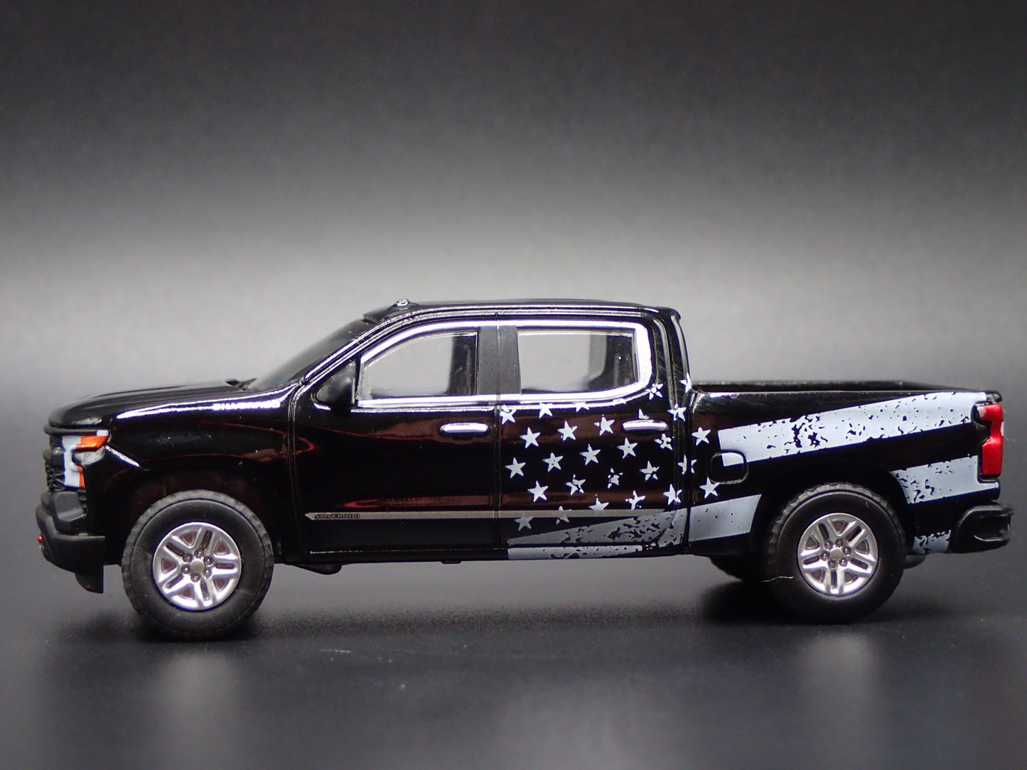 2019-2025 CHEVY CHEVROLET SILVERADO TRUCK USA FLAG 1/64 SCALE DIECAST MODEL CAR