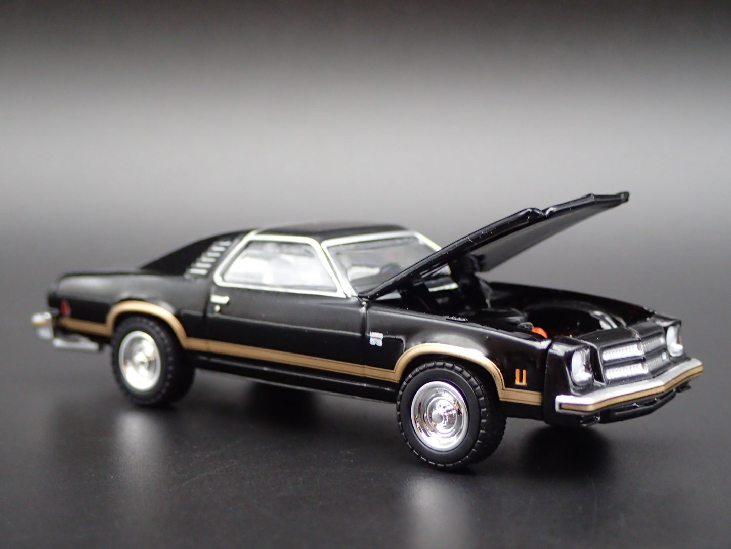 1976 76 CHEVY CHEVROLET CHEVELLE LAGUNA S3 1:64 SCALE DIORAMA DIECAST MODEL CAR