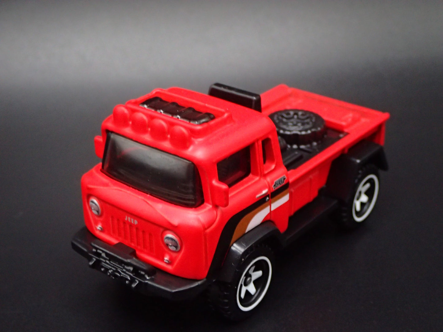 1956-1965 JEEP FC FORWARD CONTROL TRUCK RED 1:64 SCALE DIORAMA DIECAST MODEL CAR