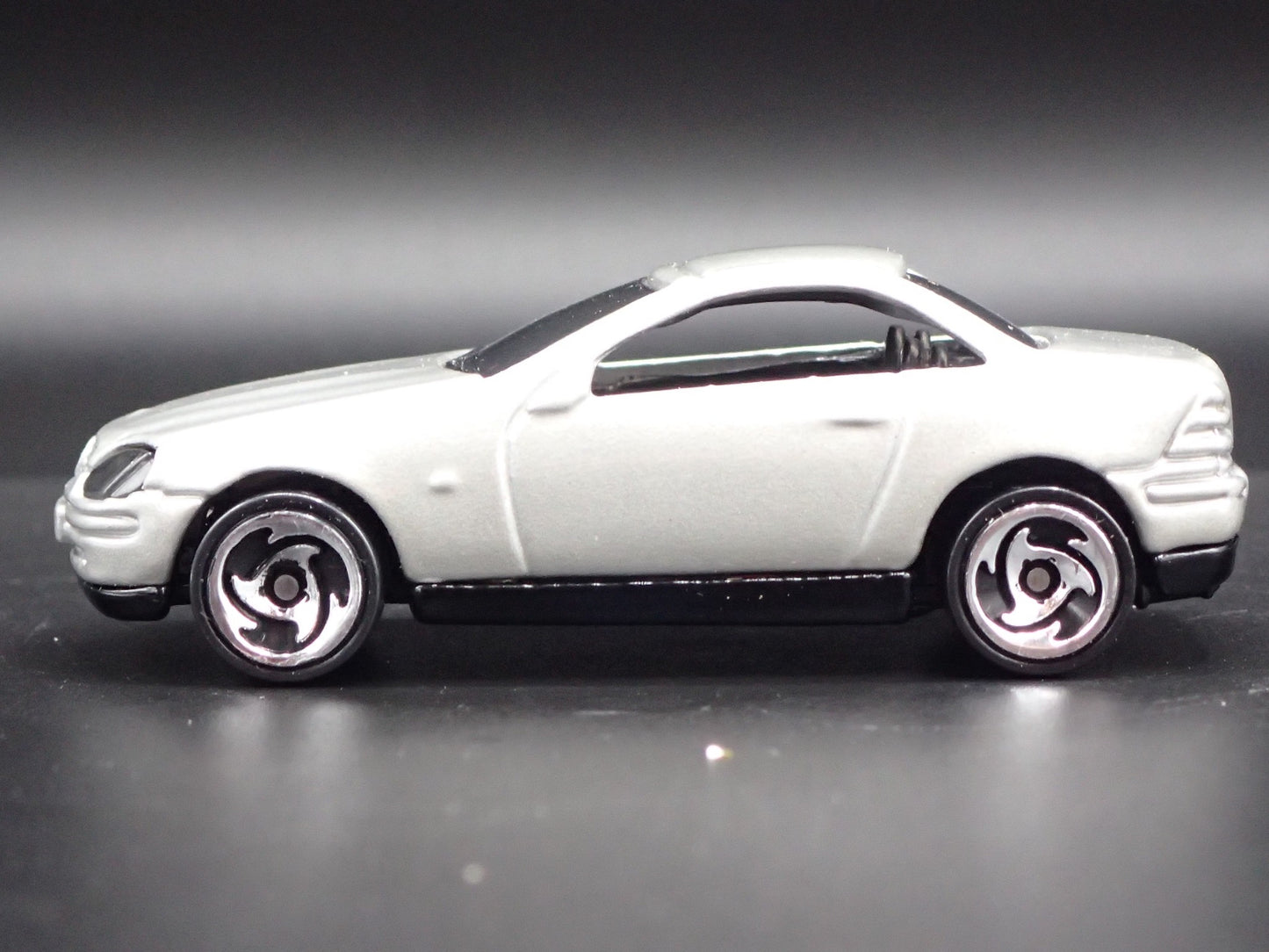 1996-2004 MERCEDES-BENZ SLK SILVER 1:64 SCALE COLLECTIBLE DIECAST MODEL CAR