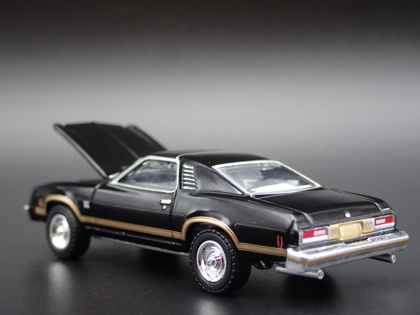 1976 76 CHEVY CHEVROLET CHEVELLE LAGUNA S3 1:64 SCALE DIORAMA DIECAST MODEL CAR