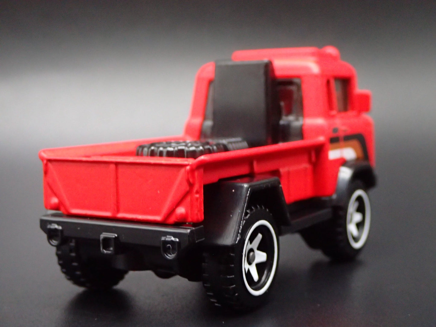 1956-1965 JEEP FC FORWARD CONTROL TRUCK RED 1:64 SCALE DIORAMA DIECAST MODEL CAR