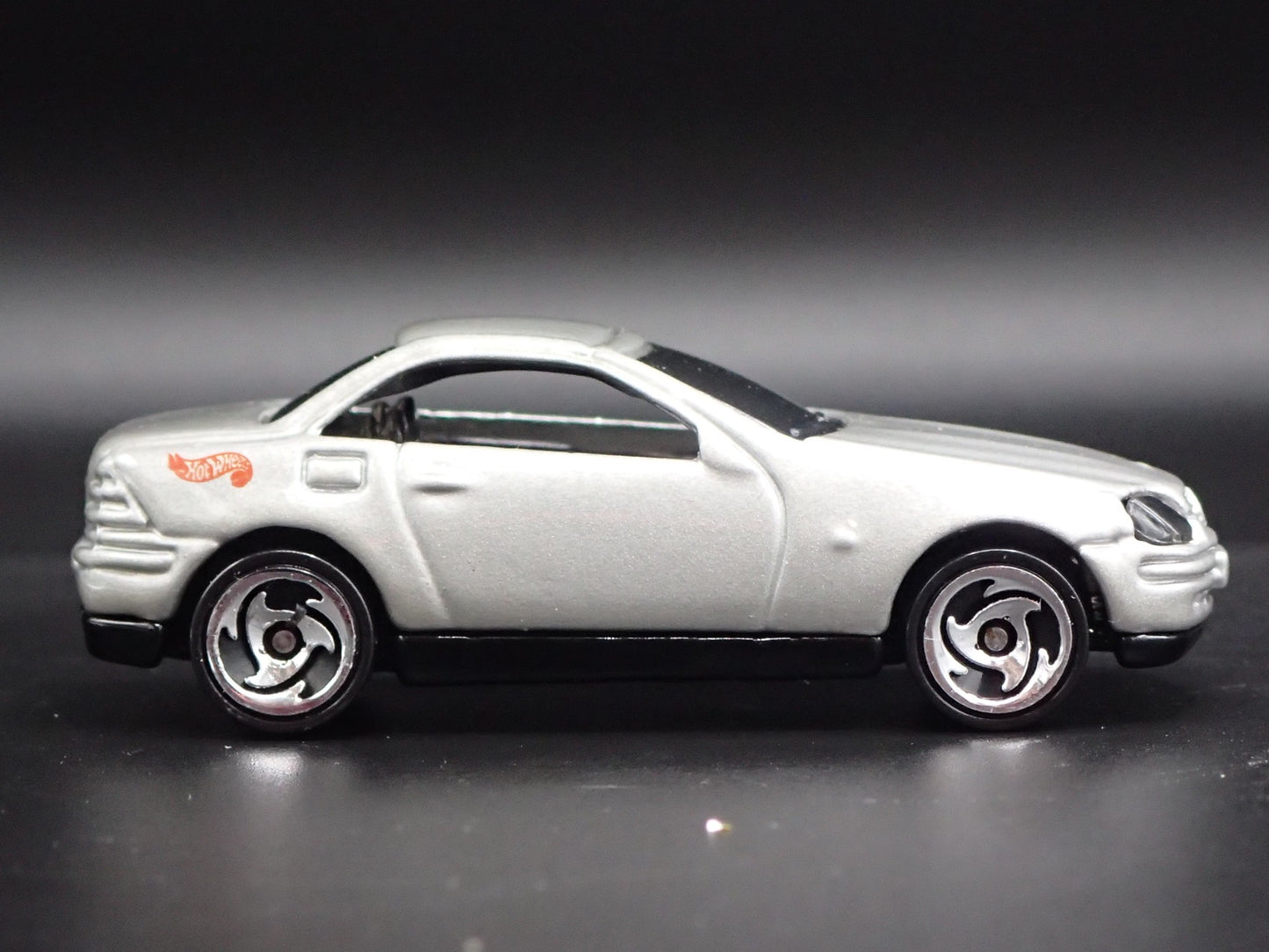 1996-2004 MERCEDES-BENZ SLK SILVER 1:64 SCALE COLLECTIBLE DIECAST MODEL CAR