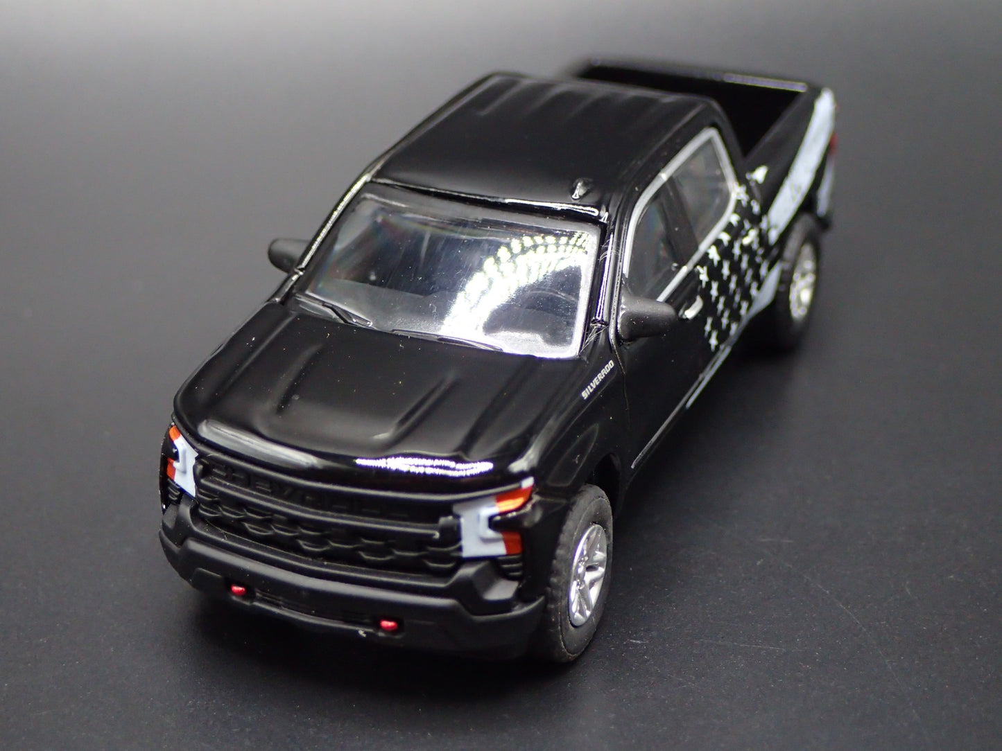 2019-2025 CHEVY CHEVROLET SILVERADO TRUCK USA FLAG 1/64 SCALE DIECAST MODEL CAR