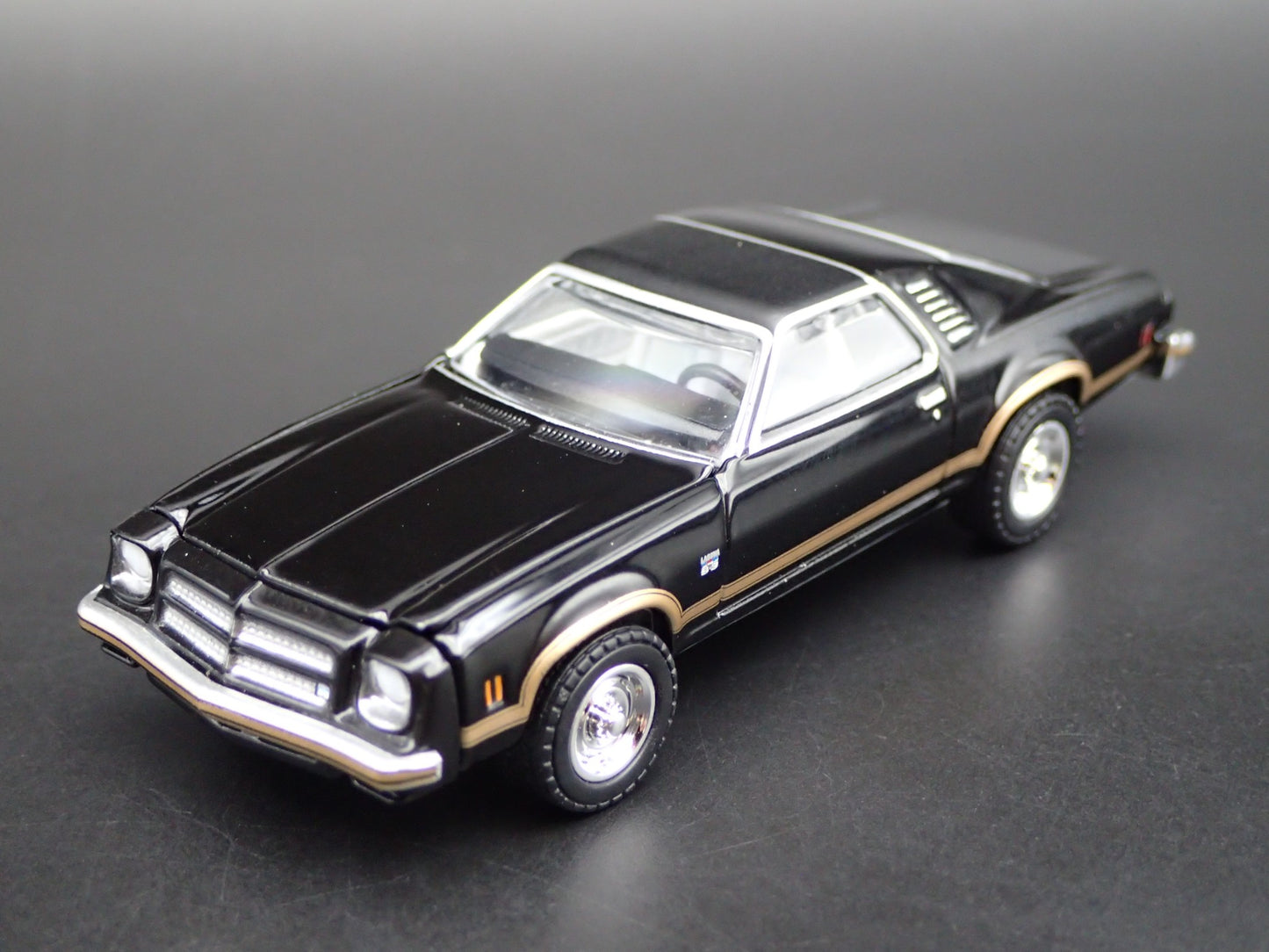 1976 76 CHEVY CHEVROLET CHEVELLE LAGUNA S3 1:64 SCALE DIORAMA DIECAST MODEL CAR