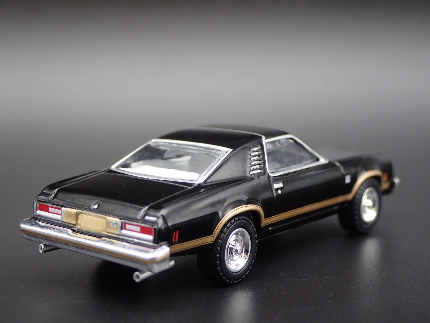 1976 76 CHEVY CHEVROLET CHEVELLE LAGUNA S3 1:64 SCALE DIORAMA DIECAST MODEL CAR