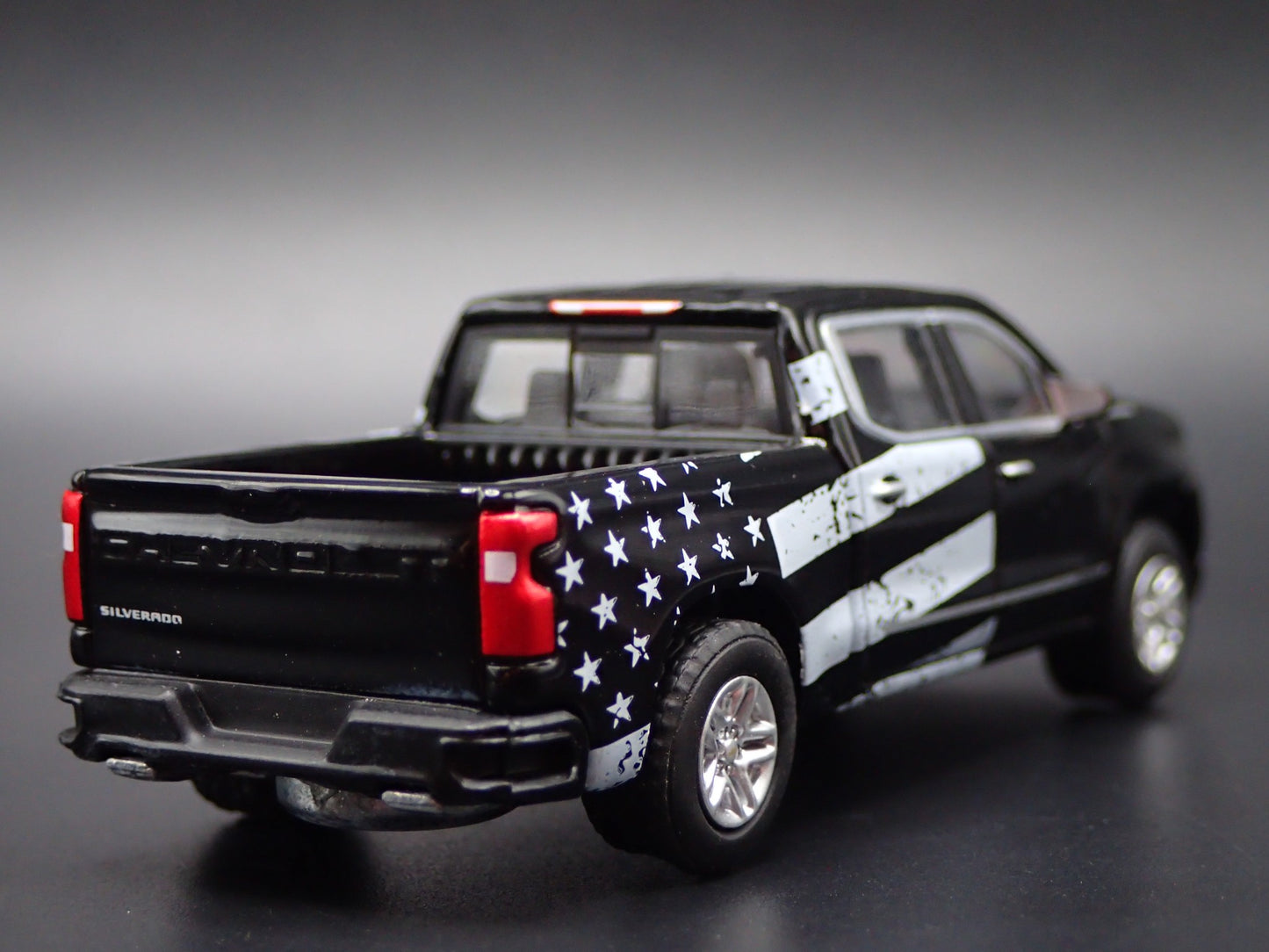 2019-2025 CHEVY CHEVROLET SILVERADO TRUCK USA FLAG 1/64 SCALE DIECAST MODEL CAR