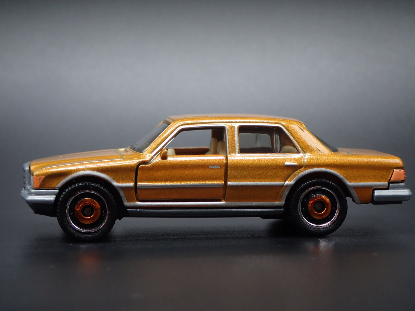 1975-1981 MERCEDES-BENZ 450 SEL 4 FOUR DOOR GOLD 1:64 SCALE DIECAST MODEL CAR