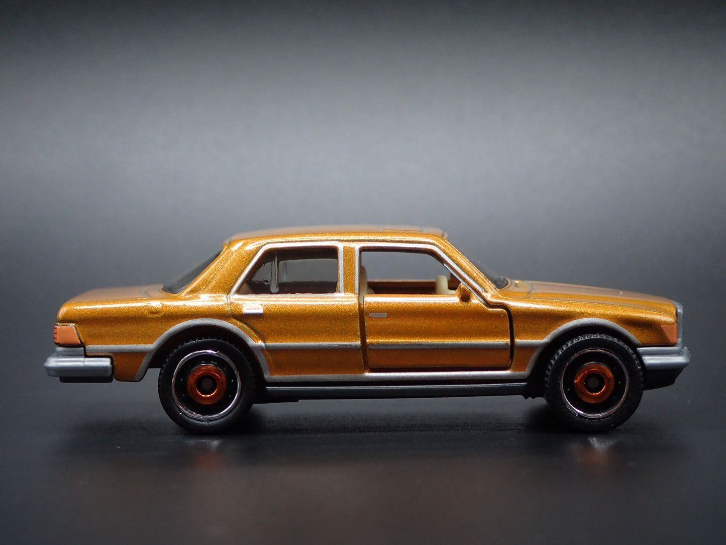 1975-1981 MERCEDES-BENZ 450 SEL 4 FOUR DOOR GOLD 1:64 SCALE DIECAST MODEL CAR