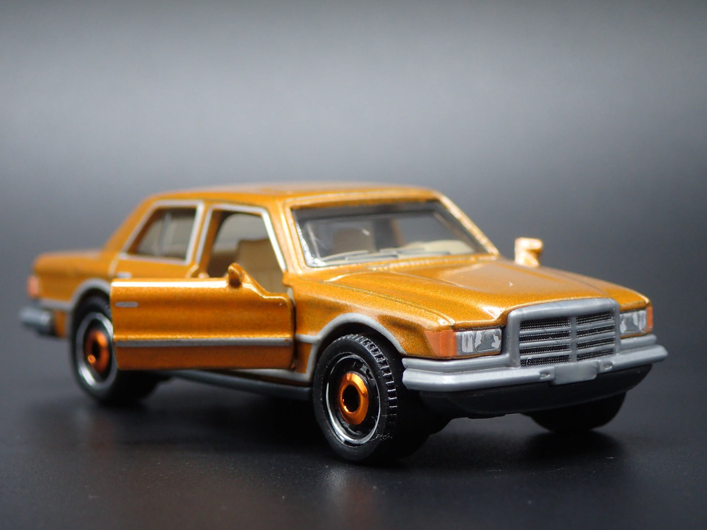 1975-1981 MERCEDES-BENZ 450 SEL 4 FOUR DOOR GOLD 1:64 SCALE DIECAST MODEL CAR