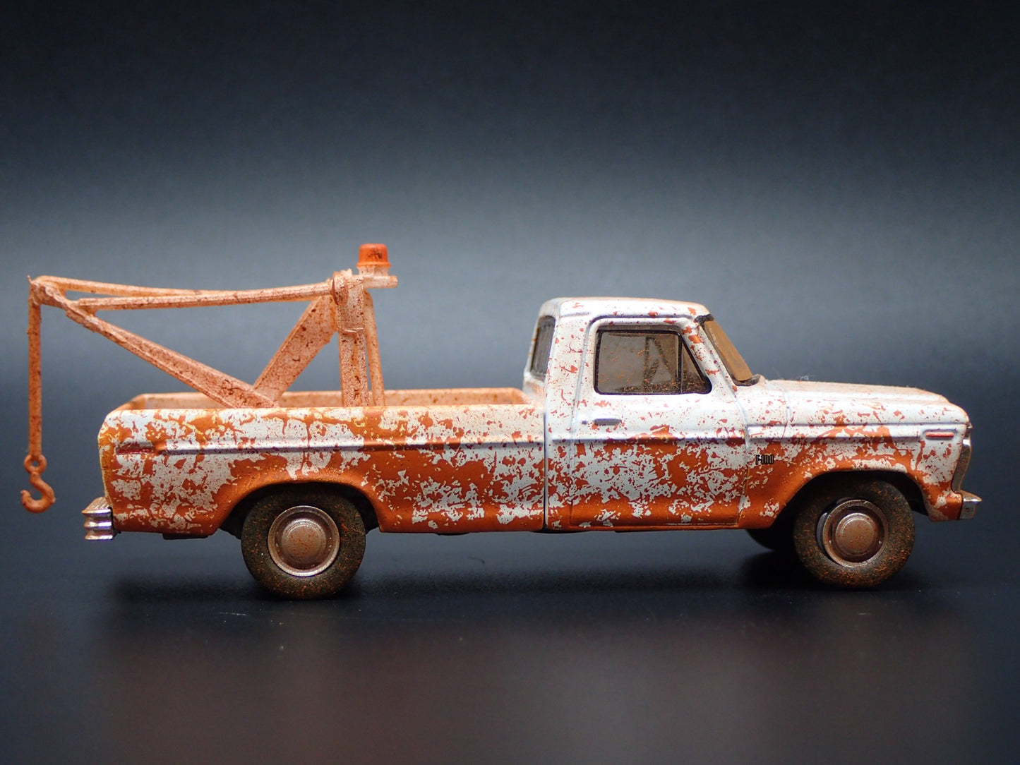 1973 73 FORD F100 WRECKER TOW TRUCK MUDDY 1/64 SCALE DIORAMA DIECAST MODEL CAR