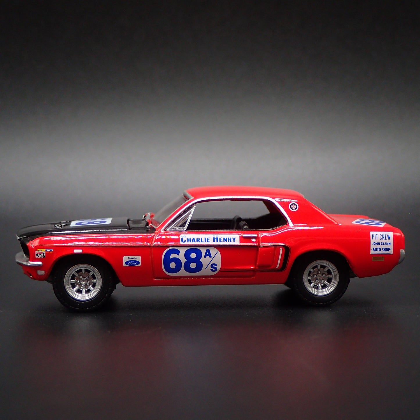 1968 68 FORD MUSTANG COUPE GT 1:64 SCALE COLLECTIBLE DIORAMA DIECAST MODEL CAR