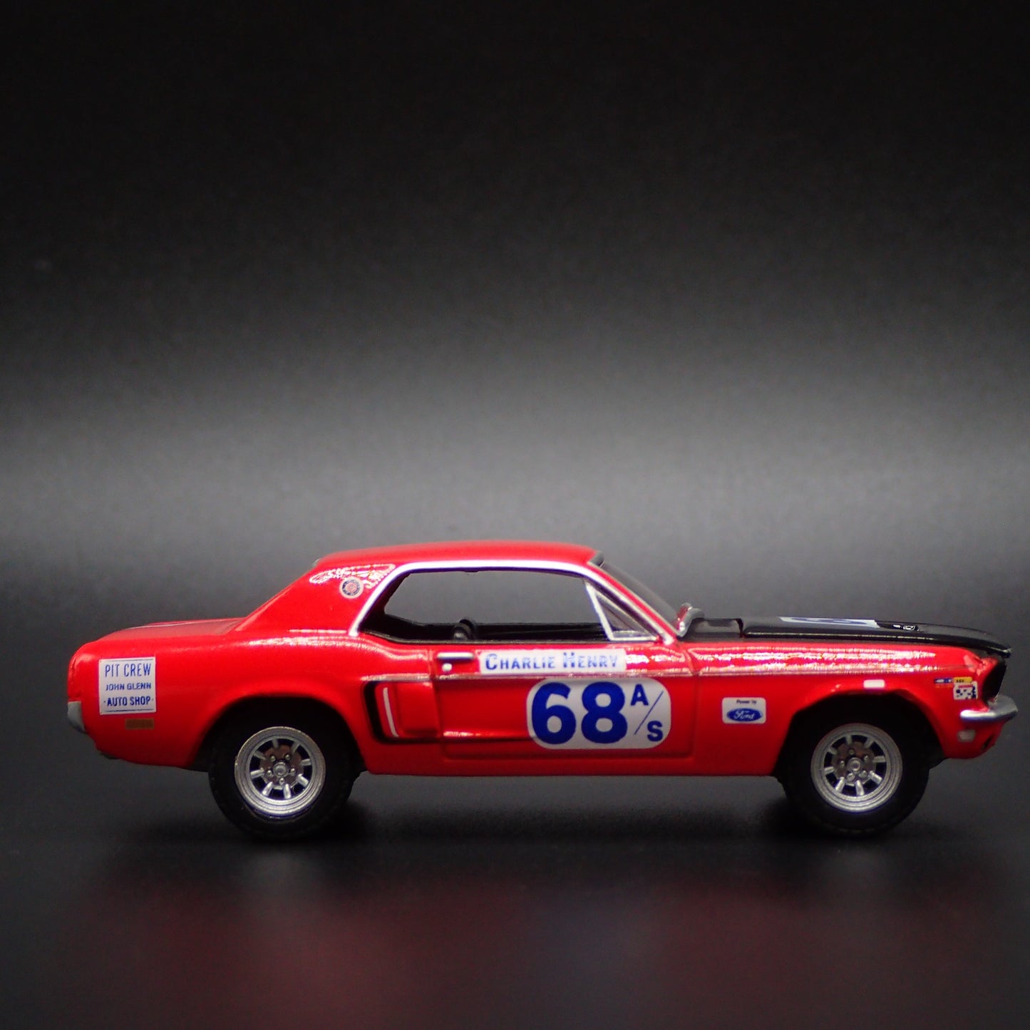 1968 68 FORD MUSTANG COUPE GT 1:64 SCALE COLLECTIBLE DIORAMA DIECAST MODEL CAR