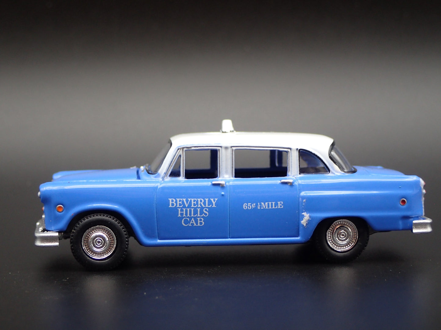 1971 71 CHECKER TAXI BEVERLY HILLS CAB CO. 1:64 SCALE DIORAMA DIECAST MODEL CAR