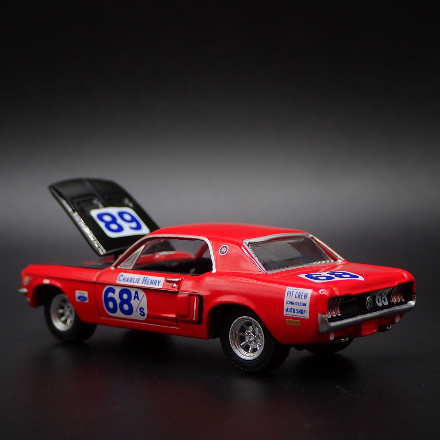 1968 68 FORD MUSTANG COUPE GT 1:64 SCALE COLLECTIBLE DIORAMA DIECAST MODEL CAR