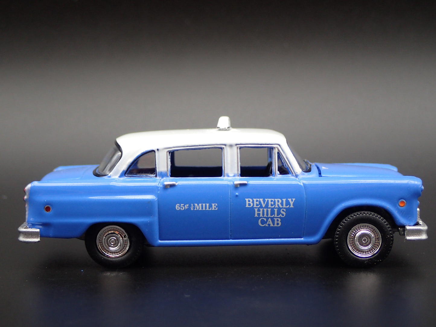 1971 71 CHECKER TAXI BEVERLY HILLS CAB CO. 1:64 SCALE DIORAMA DIECAST MODEL CAR